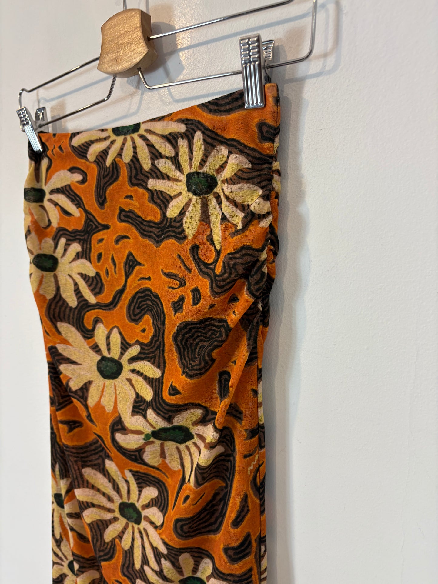 NANUSHKA. Falda midi estampada elástica