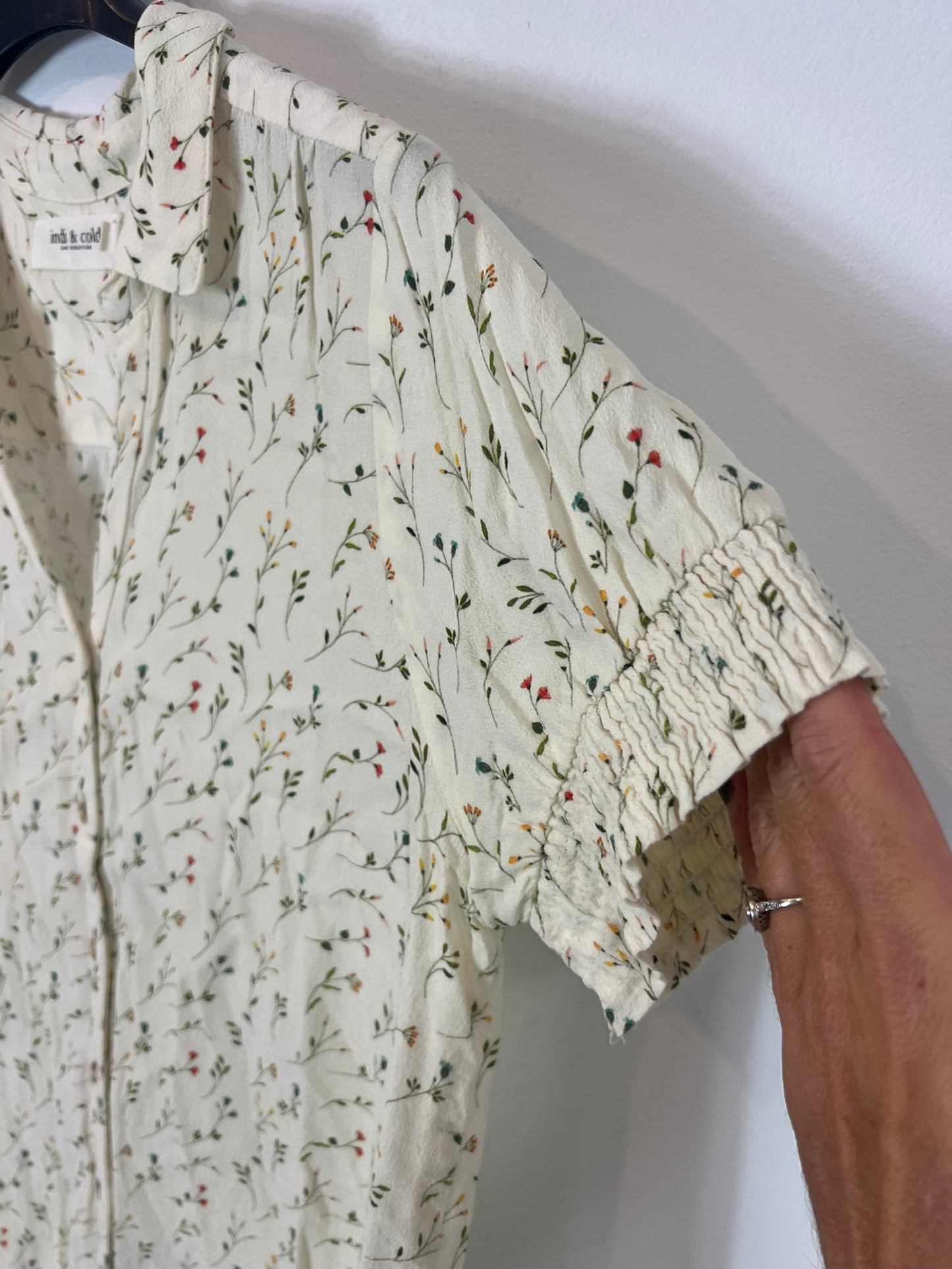 INDI &amp; COLD. Flowing floral blouse. T.S.