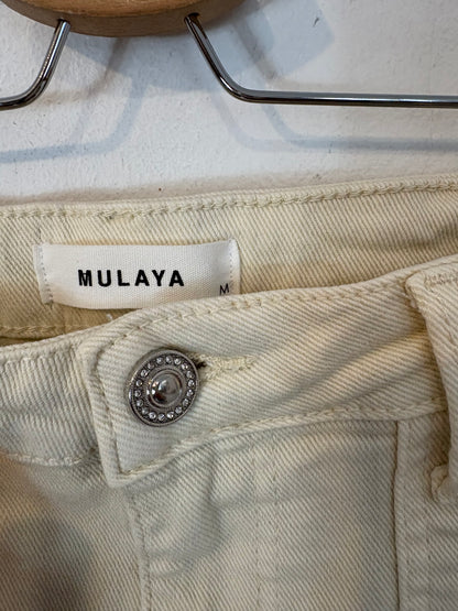 Pantalón beige recto bolsillos
