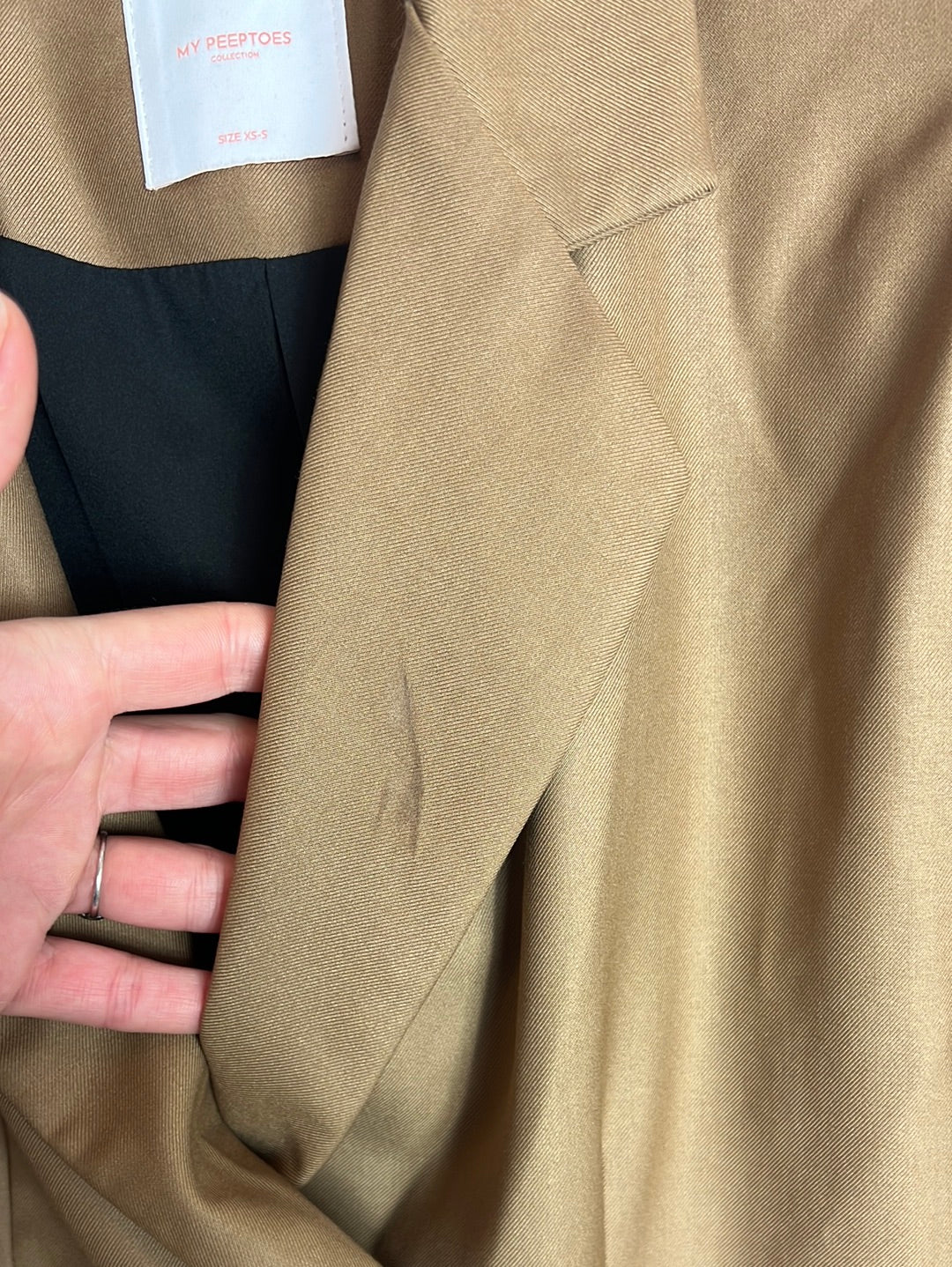 MY PEEPTOES. Camel oversized blazer with button detail on the back. XS-S (Tara)