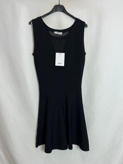 SUNCOO. Vestido negro textura ajustada.