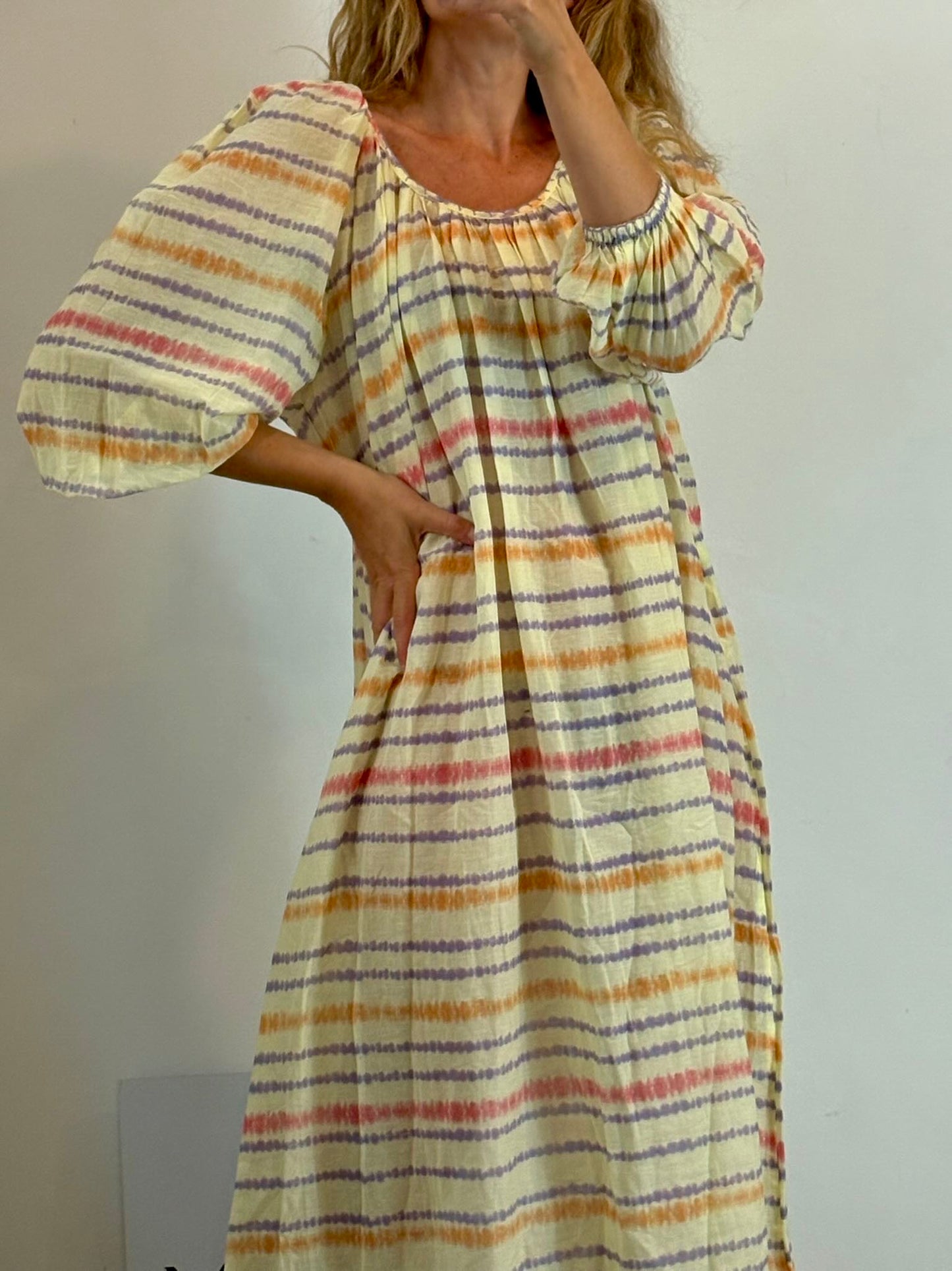 ZARA. Vestido largo estilo kaftán estampado