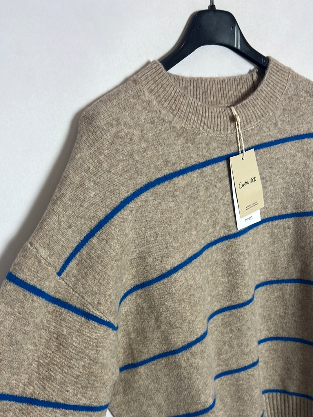 MANGO. Jersey beige rayas azules. T S