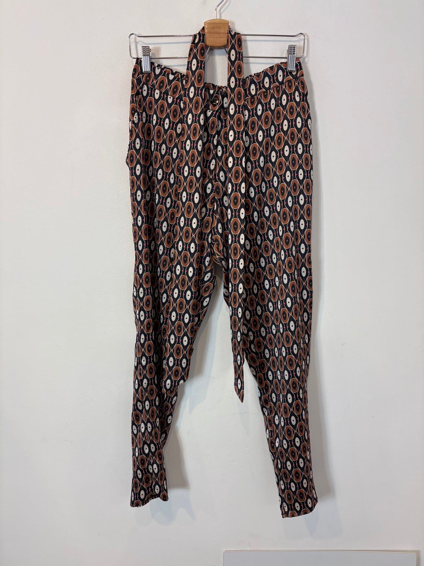 VILAGALLO. Total look fluido estampado geométrico