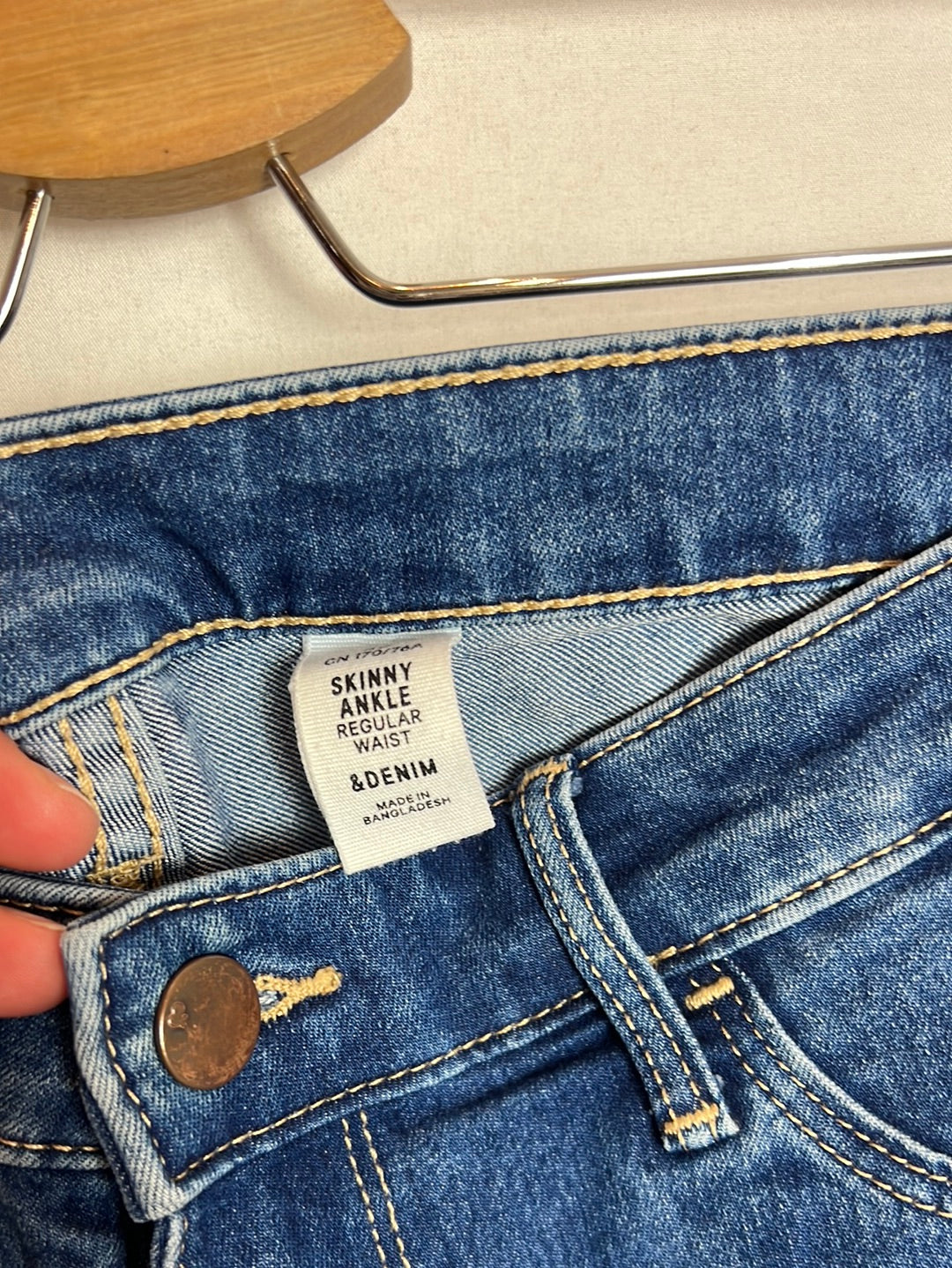 OTRAS. Denim pitillo cintura media. T 40