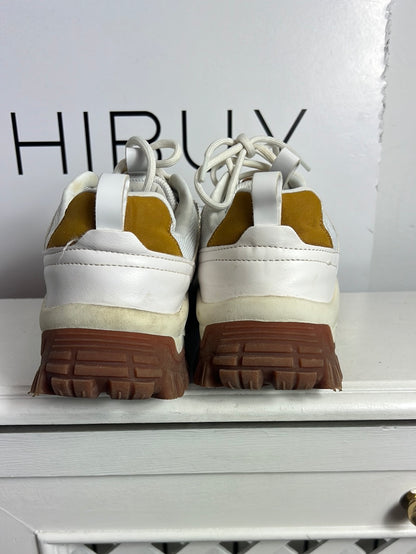 BERSHKA. Zapatillas bicolor  suela gruesa. T 37