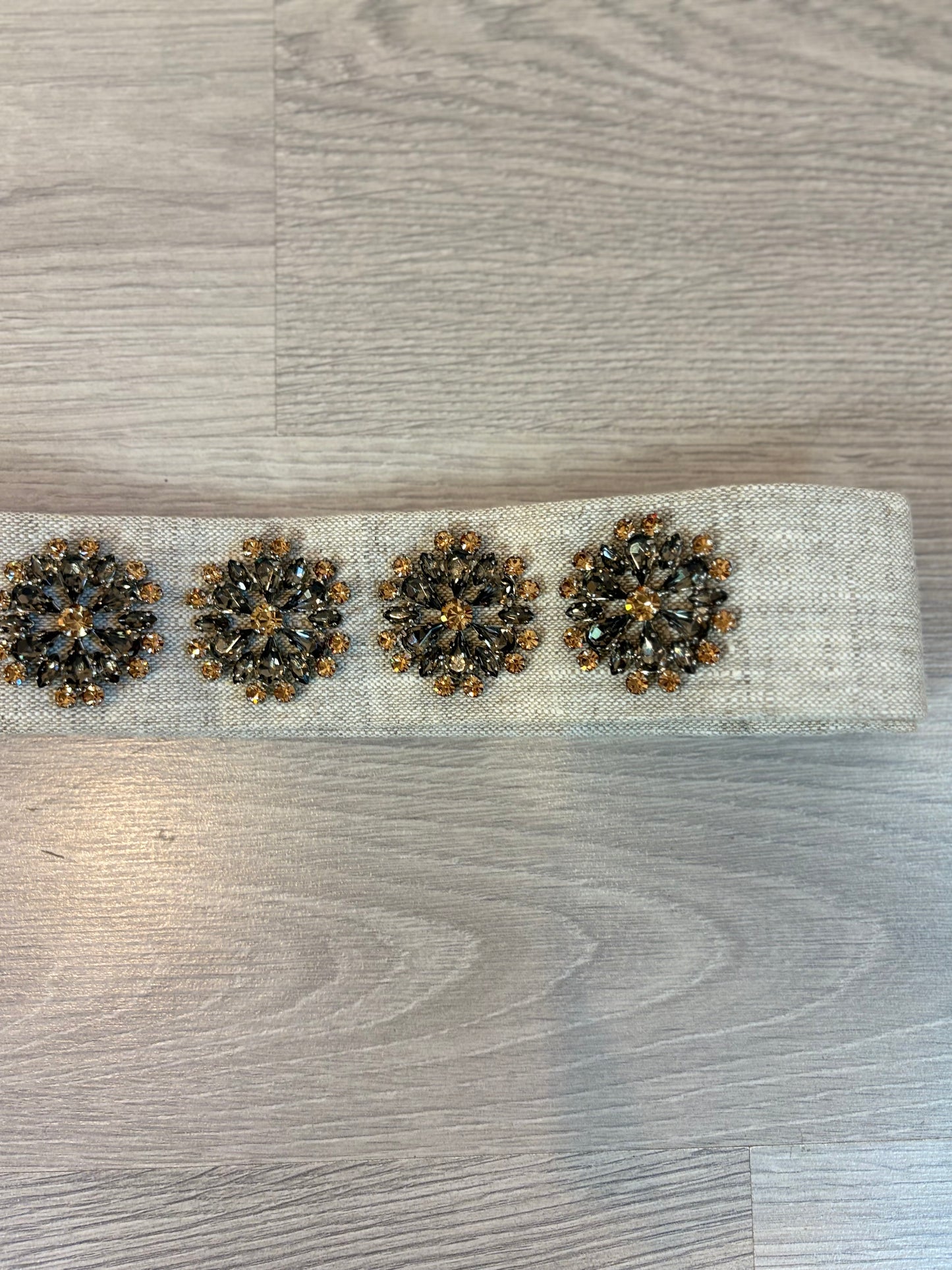Cinturón lino beige broches