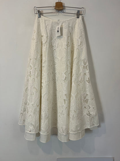 H&M. Falda blanca larga de encaje