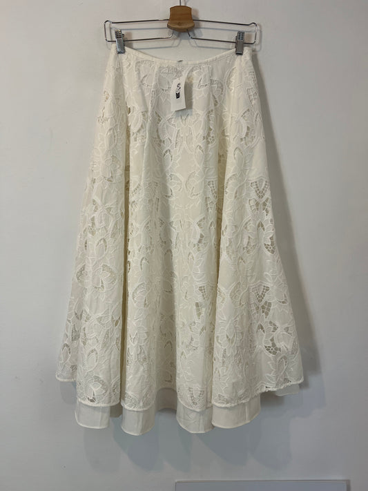 H&M. Falda blanca larga de encaje