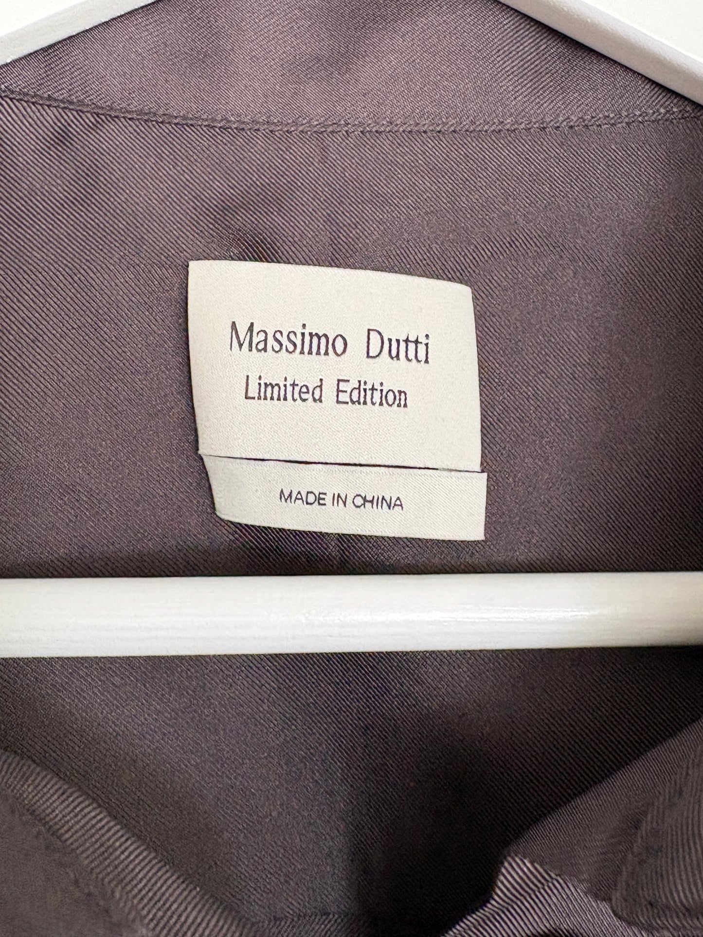 MASSIMO DUTTI Limited Edition. Camisa satinada  fluida