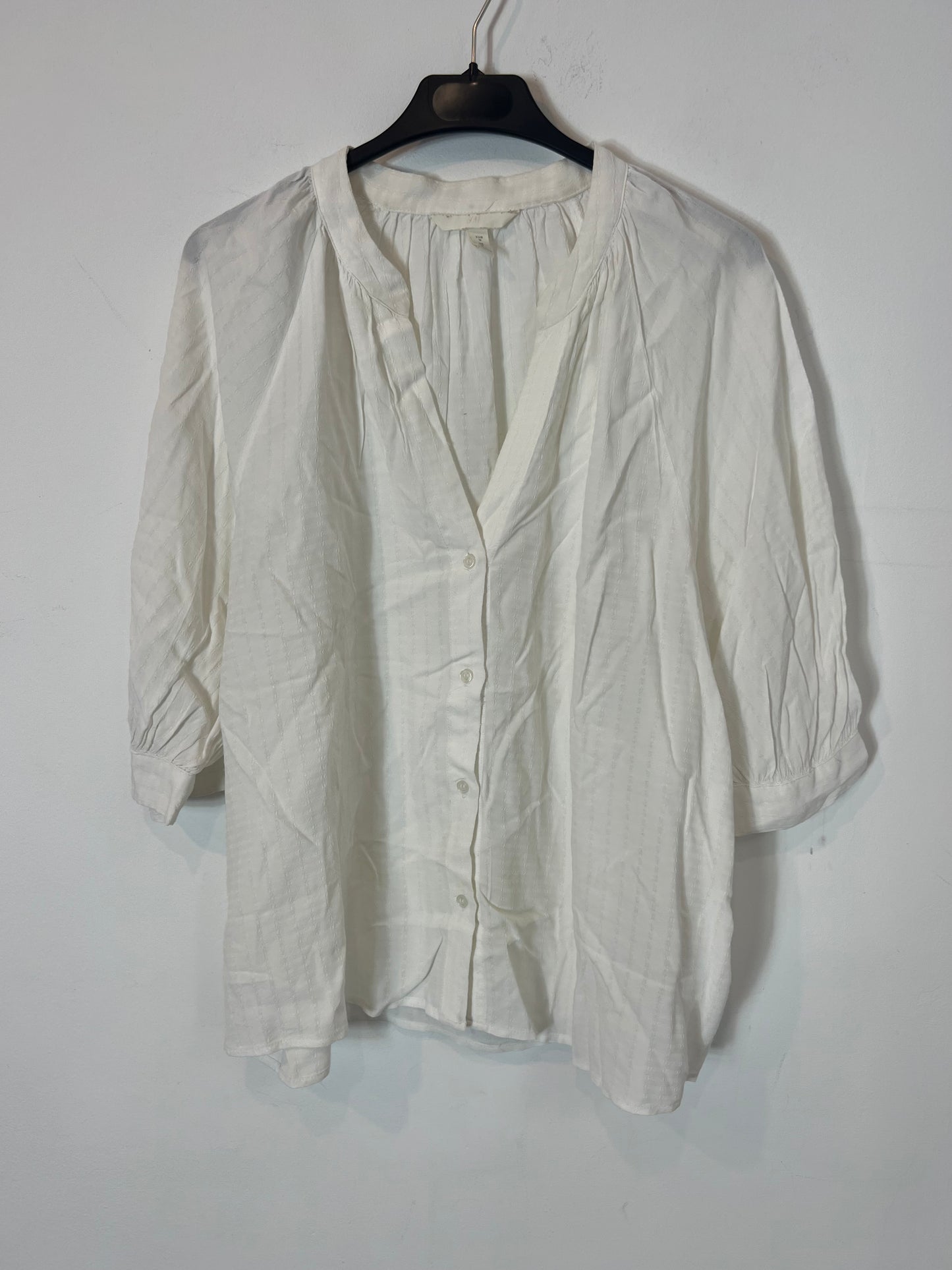 H&amp;M. White button-down blouse. TS