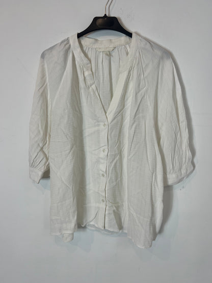 H&amp;M. White button-down blouse. TS