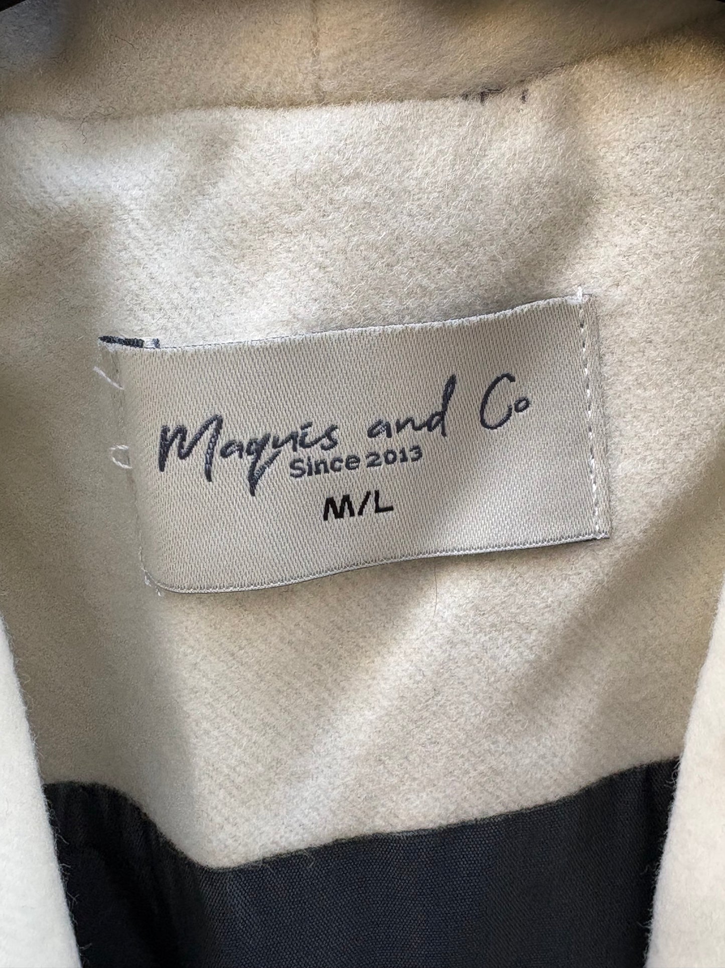 MAQUIS AND CO. Abrigo largo gris solapa