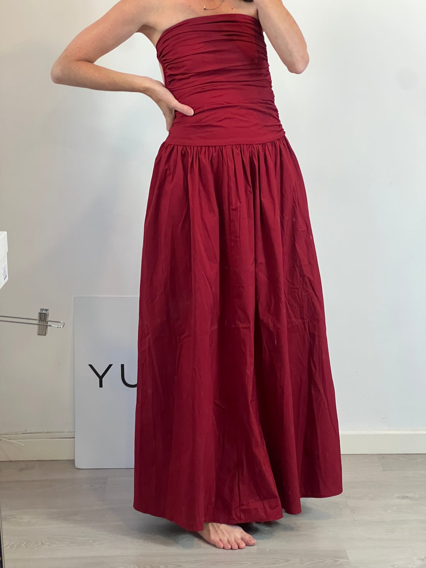 PEPPERMAYO. Vestido largo palabra de honor color vino. T XS