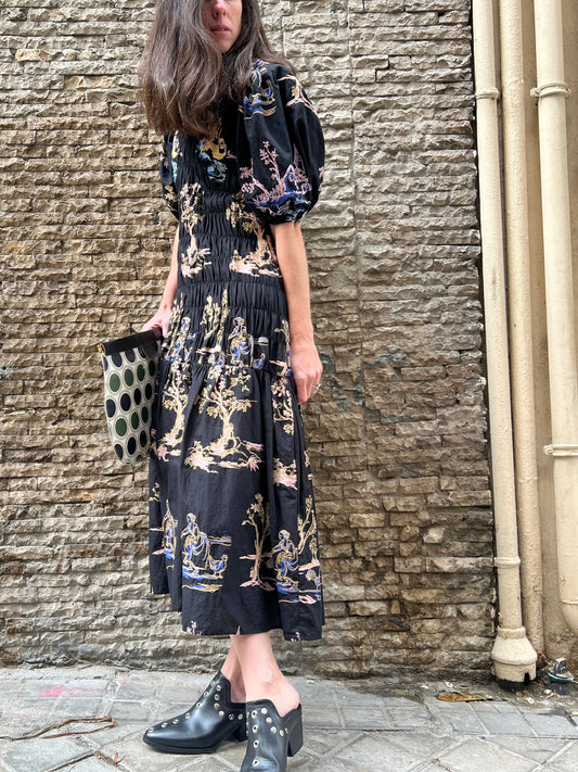 ZARA. Vestido midi negro con bordados florales
