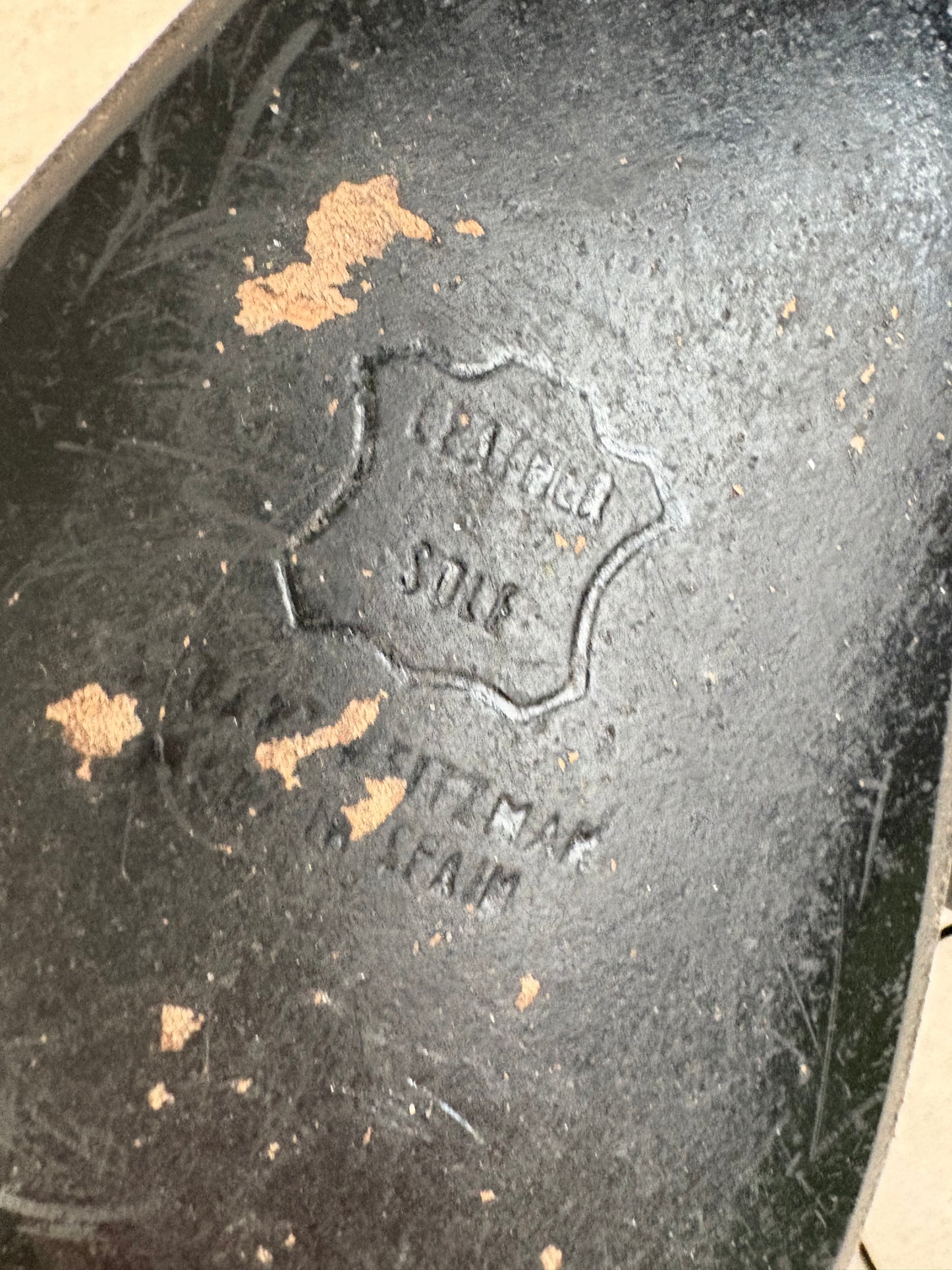 STUART WEITZMAN. Tacones piel animal print