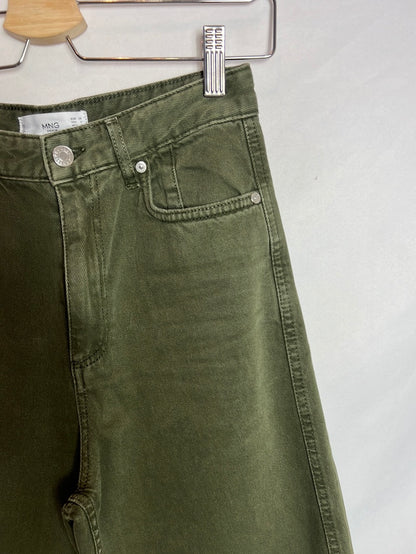 MANGO. Denim verde estilo mom fit. T 36