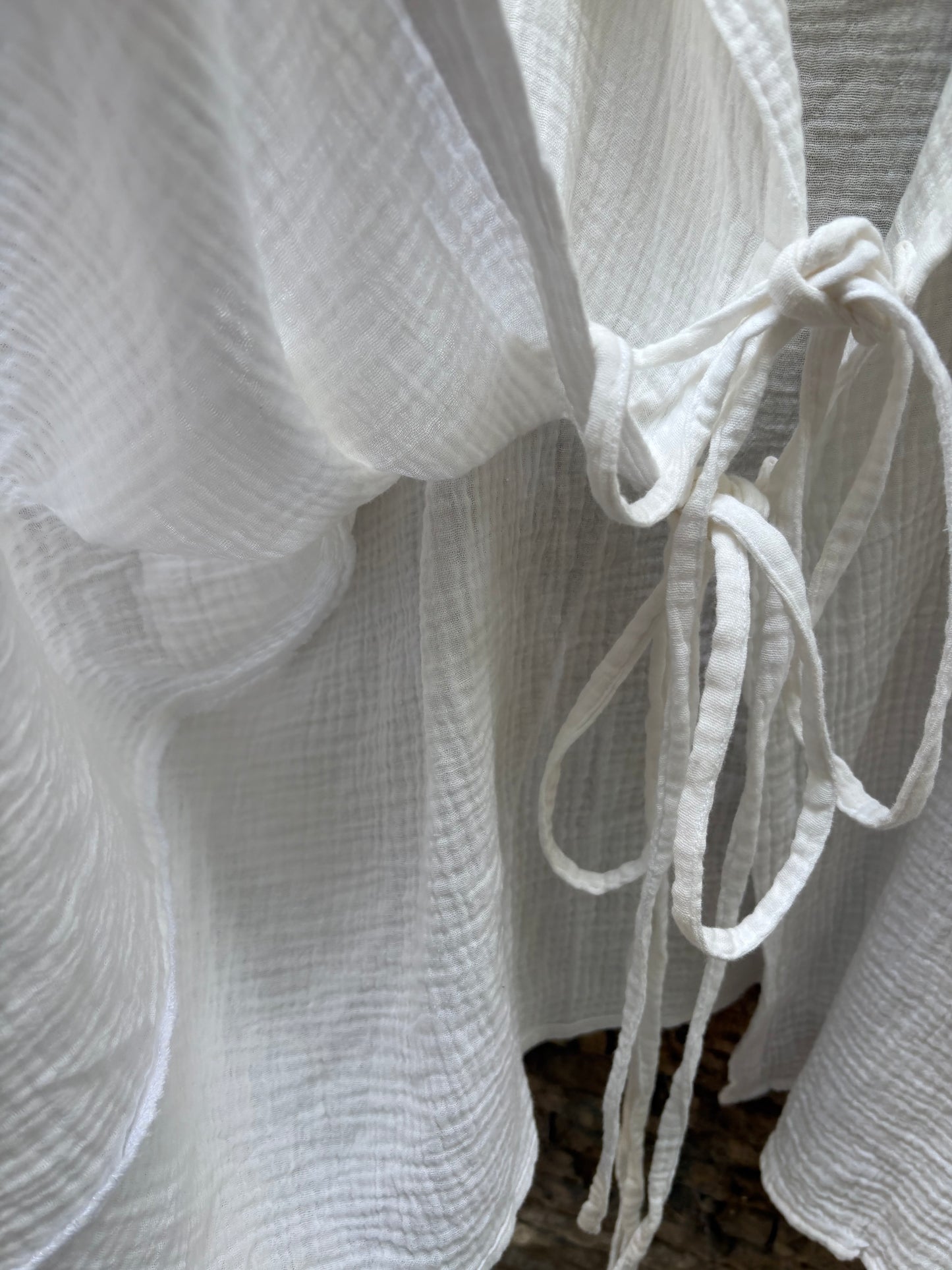 RÓURI. White bamboo blouse. TS/M