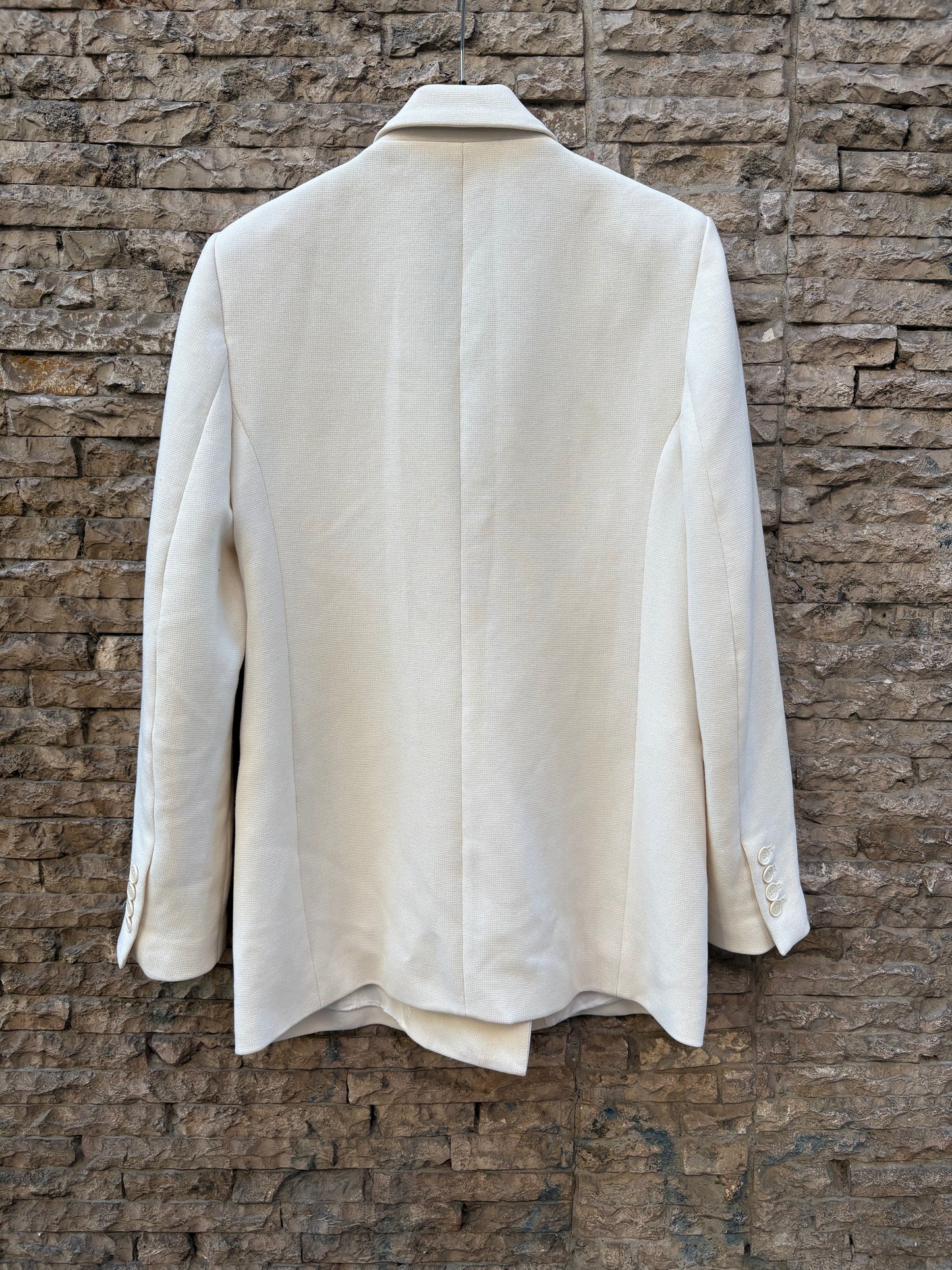 ZARA. Blazer fluida color crudo