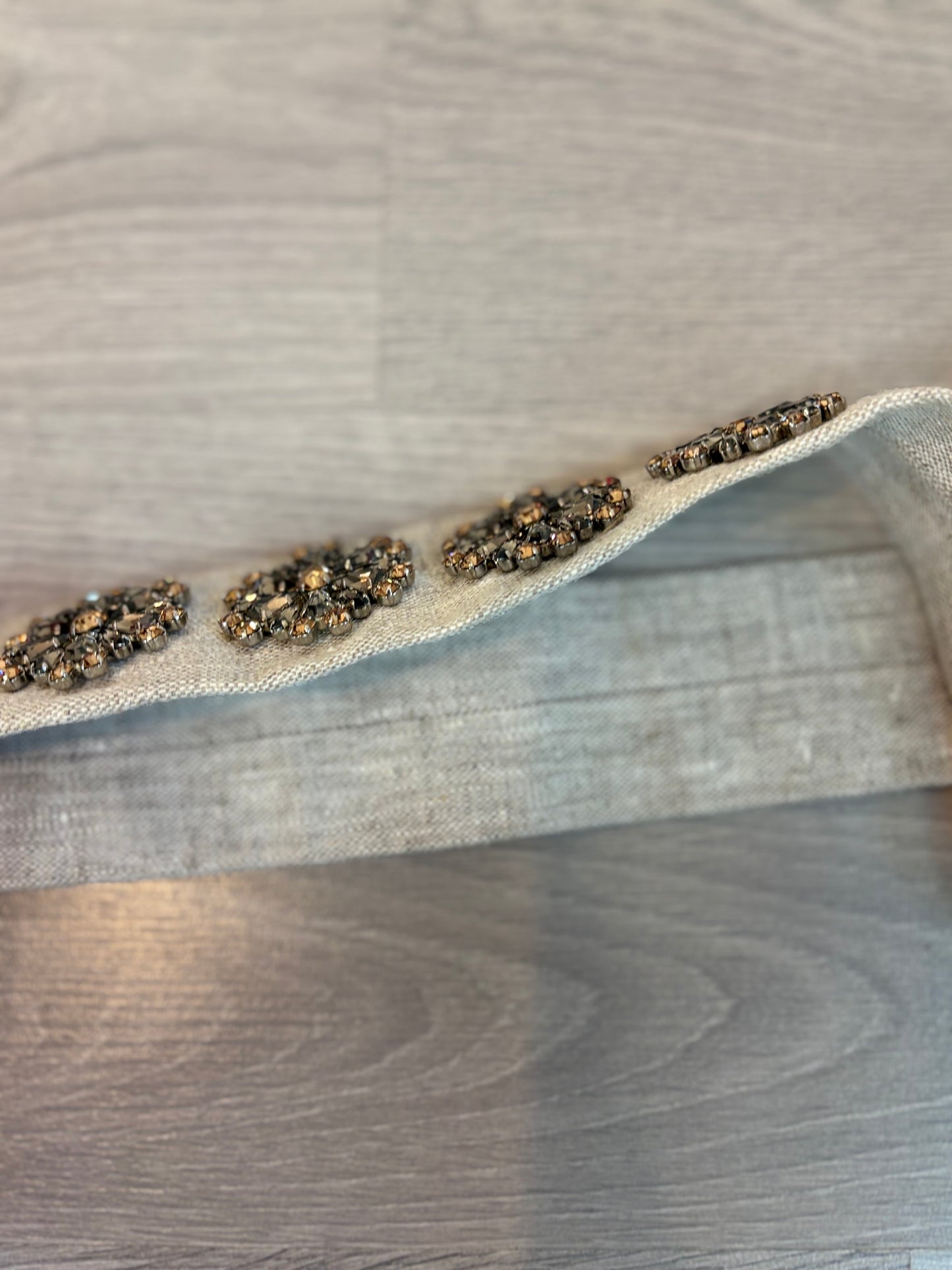 Cinturón lino beige broches