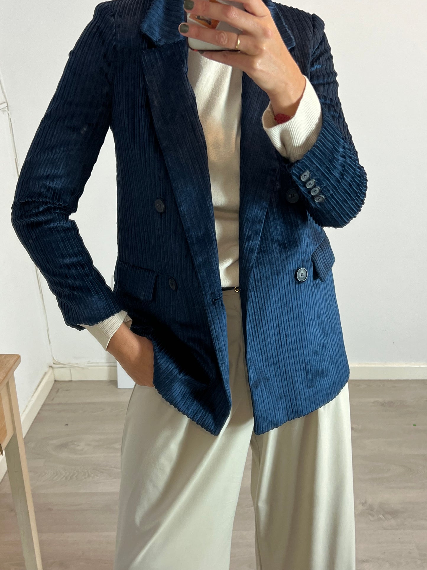 SCALPERS. Blue corduroy blazer. T 36