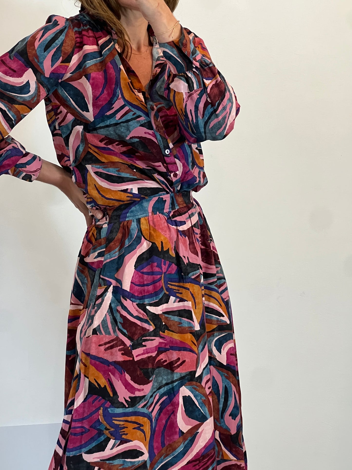 PETITE MENDIGOTE. Total look fluido estampado colores. T S