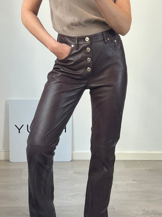 UTERQÚE. Pantalón marrón chocotate abotonado. T 36