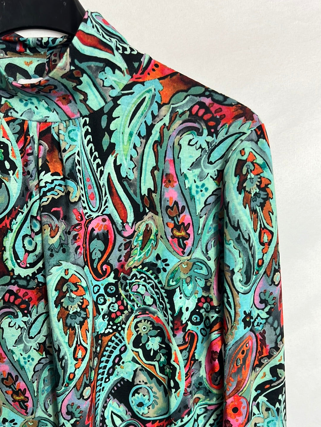 MIRTO. Colorful printed top. Size 38