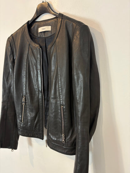 UTERQÜE. Chaqueta negra piel