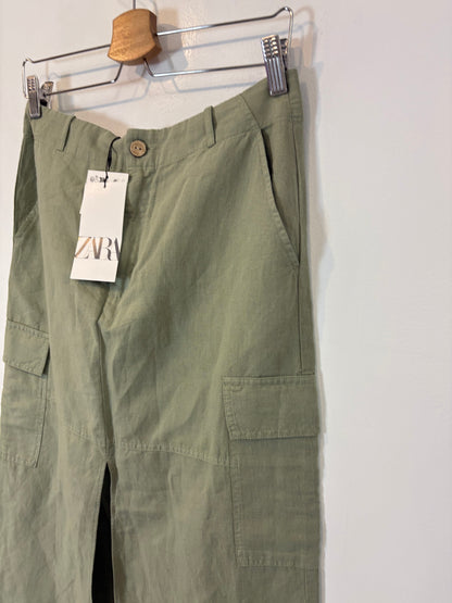 ZARA. Falda midi verde mezcla. T M