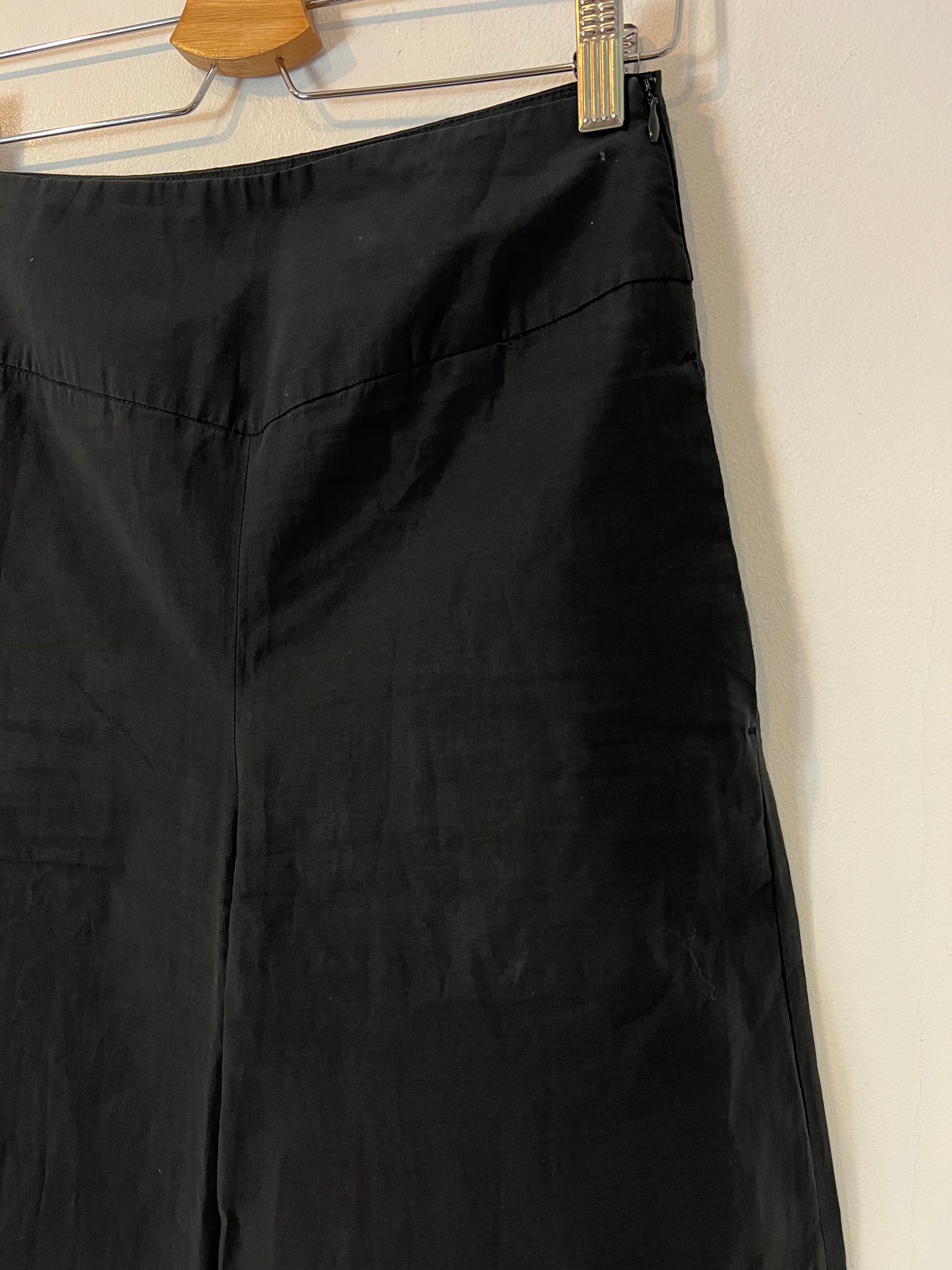 MASSIMO DUTTI. Pantalón negro pata ancha