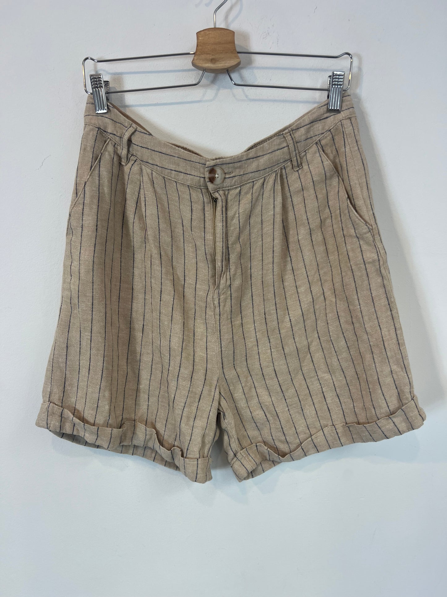 UNIT. Striped Bermuda shorts and vest set with linen. TM/L