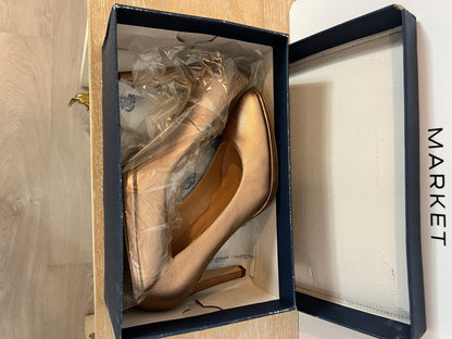 PEDRO MIRALLES. Zapatos de tacón dorados. T 39