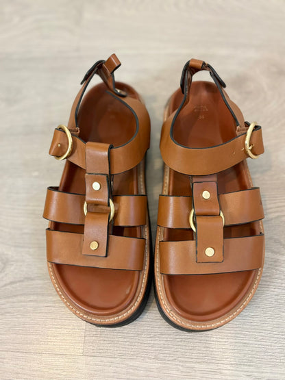 ZARA. Sandalia plana piel hebilla. T 38