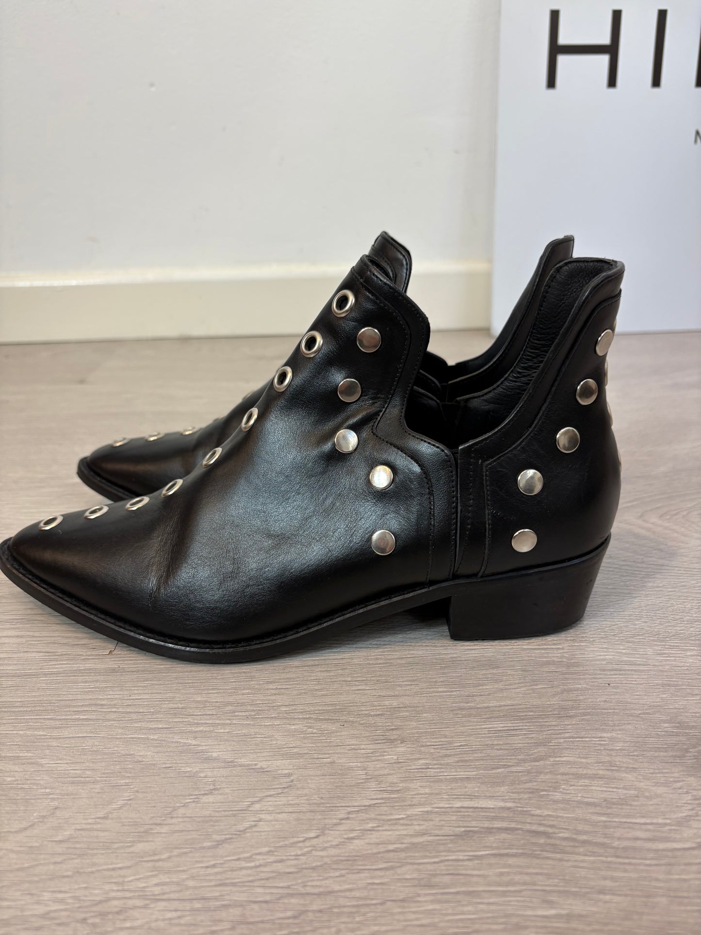 MICUIR. Punky boots negras tachas