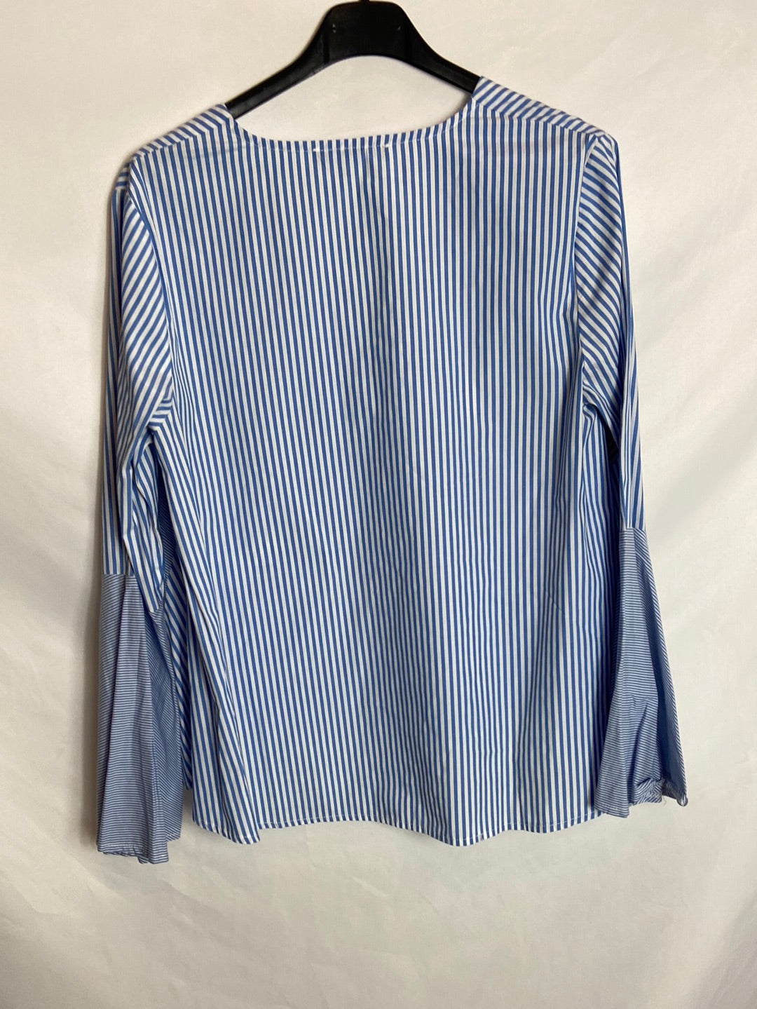 MANGO. Blusa azul rayas T.S