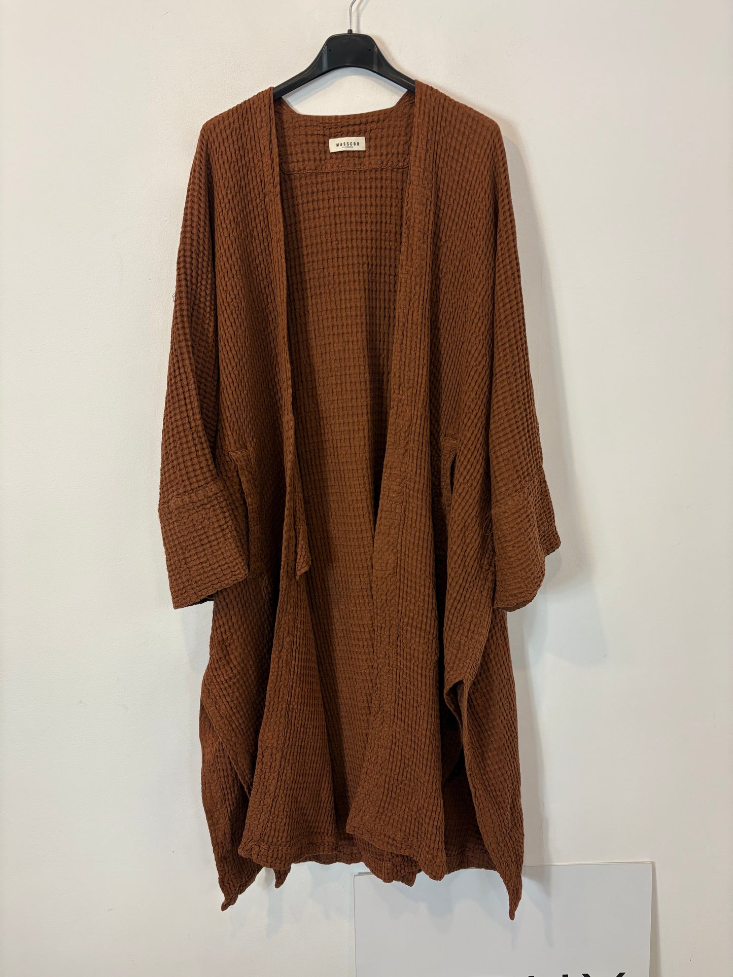 MASSCOB. Chaqueta larga textura