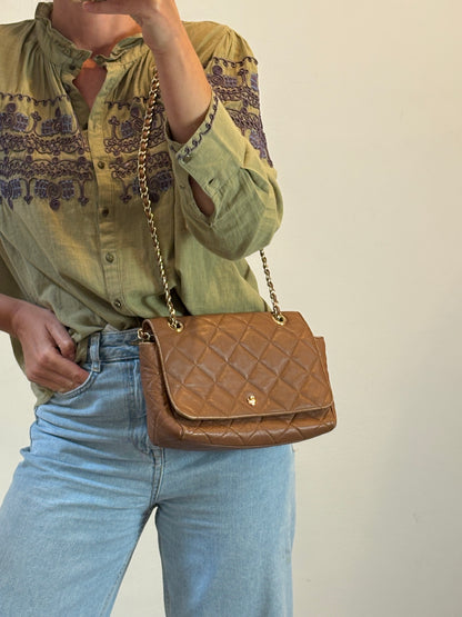 PARIS 64. Bolso piel camel asa larga