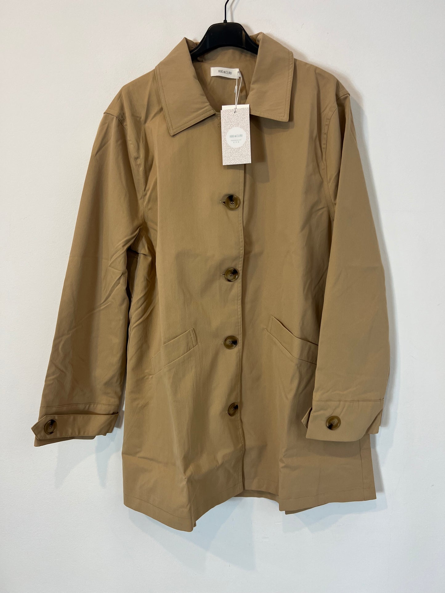 HUG & CLAU. Chaqueta beige efecto gabardina. T L/XL