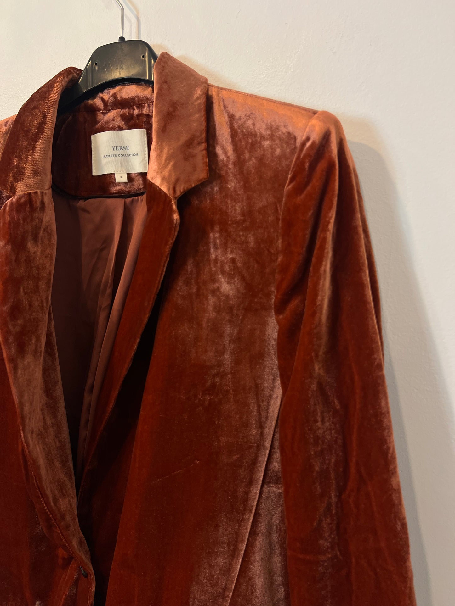 YERSE. Blazer terciopelo caldero