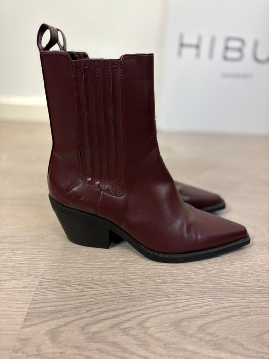 TINTORETTO. Botines burdeos tacón medio