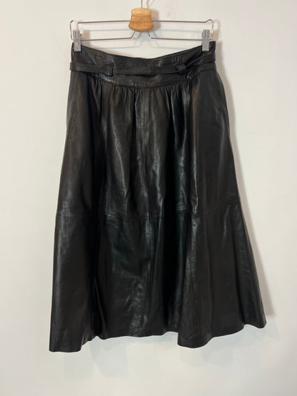 OTRAS. Falda midi piel. T M
