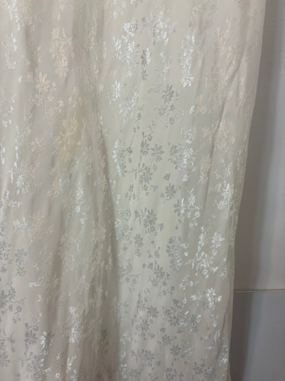 ZARA. Vestido largo blanco detalles satinados