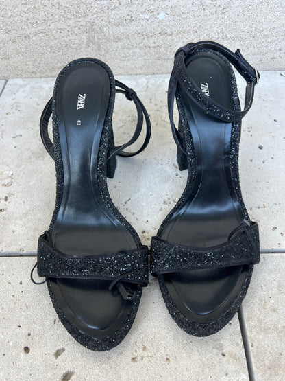 ZARA. Sandalias negras purpurina. T 41