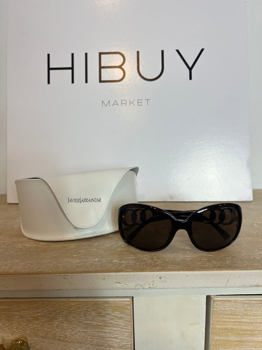 JAVIER LARRAINZAR. Sunglasses with gold details