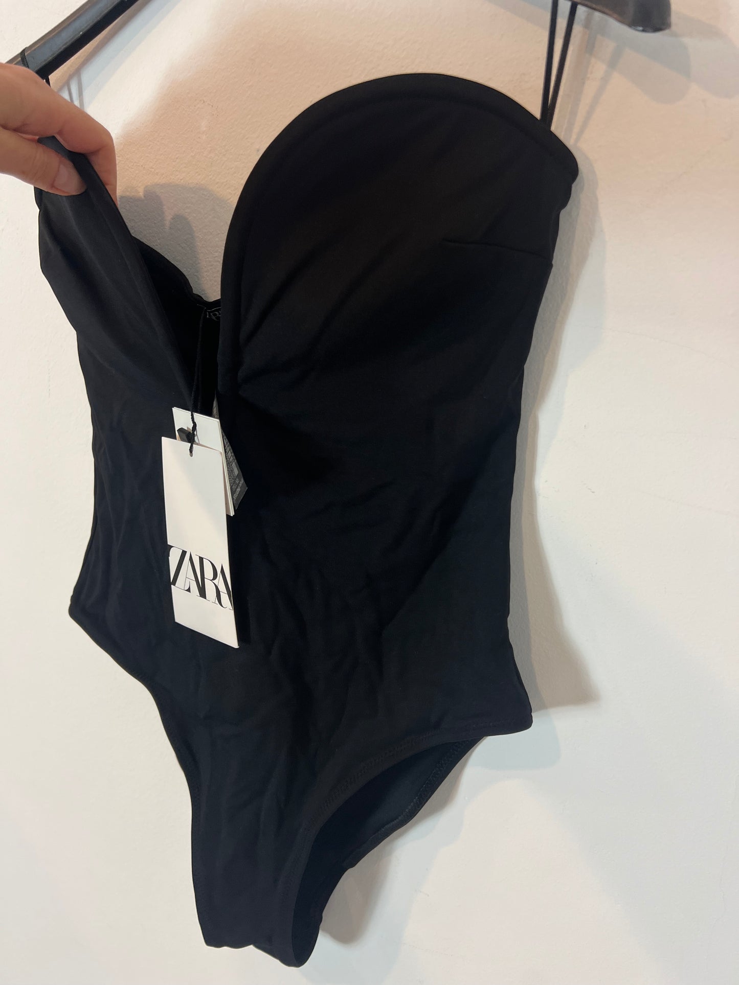ZARA. Body negro ballenas. T M