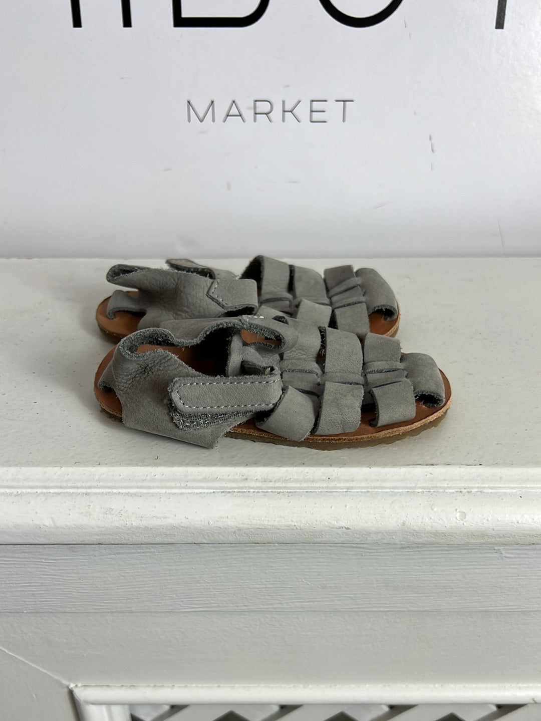 ZARA. Grey faux leather sandals. Size 18