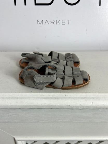 ZARA. Grey faux leather sandals. Size 18