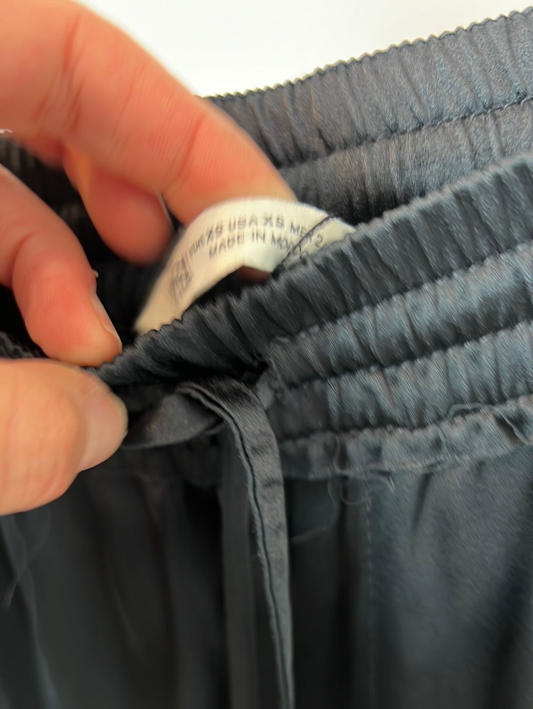 ZARA. Satin blue trousers. XS