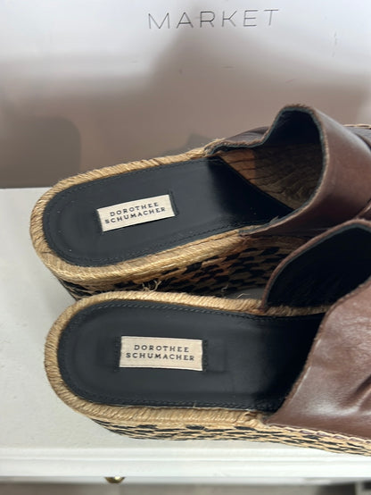 DOROTHE SCHUMACHER. Sandalia plataforma esparto y piel. T 39